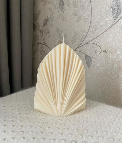 GOLDEN FLAMES PALM LEAF CANDLE